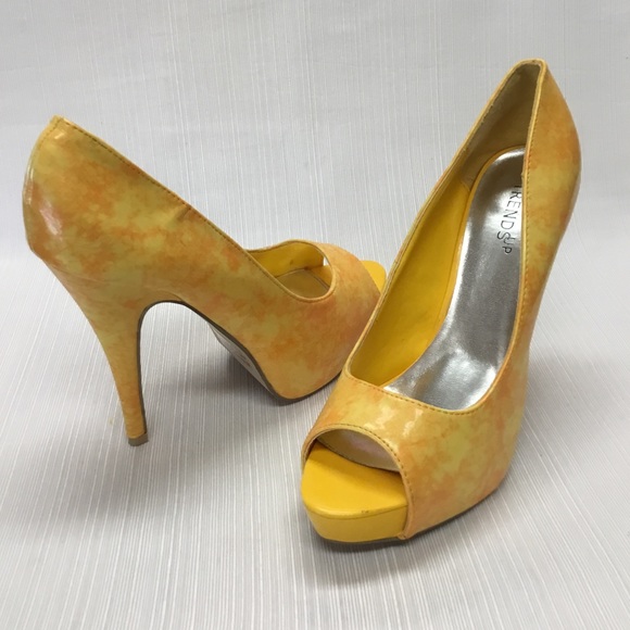 Trends-Up Striking Yellow Heels - Picture 5 of 10
